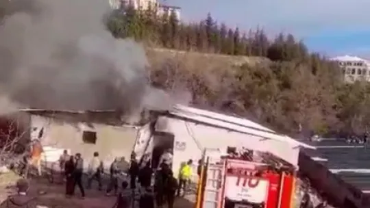 İşçiler çaresizce yangını izledi