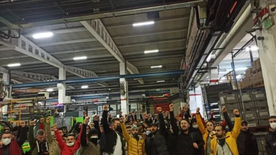 İşçiler kendilerini fabrikaya kapattı: 108 gözaltı