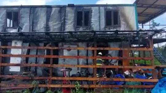 İşçilerin kaldığı konteyner alevlere teslim oldu