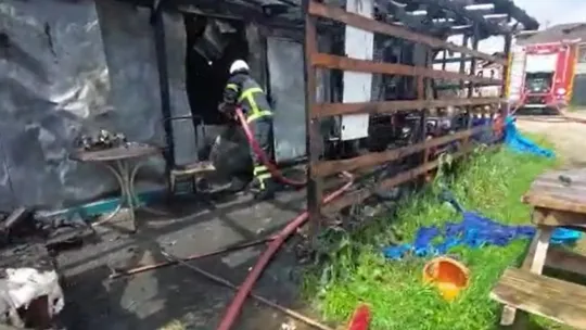 İşçilerin kaldığı konteyner alevlere teslim oldu