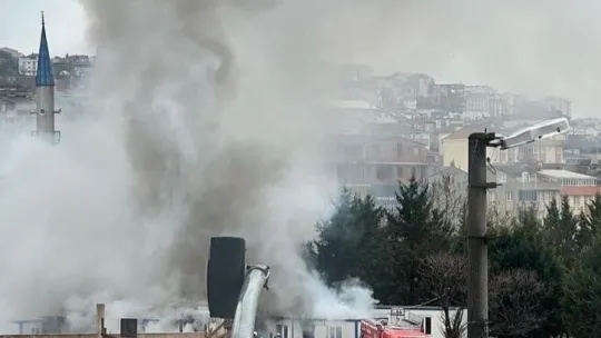 İşçilerin kaldığı konteyner alev alev yandı