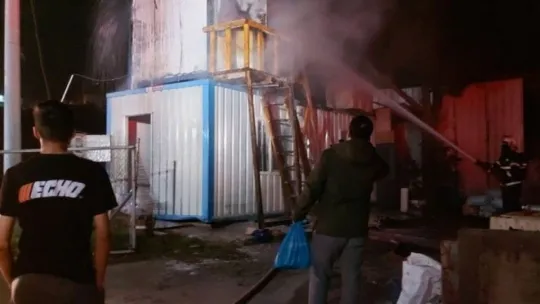 İşçilerin kaldığı konteynerde yangın!