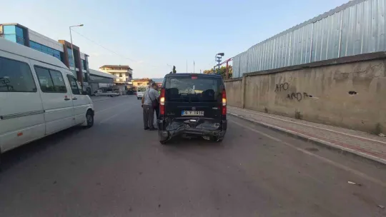 Alkollü sürücü direğe çarparak durabildi yaralılar var