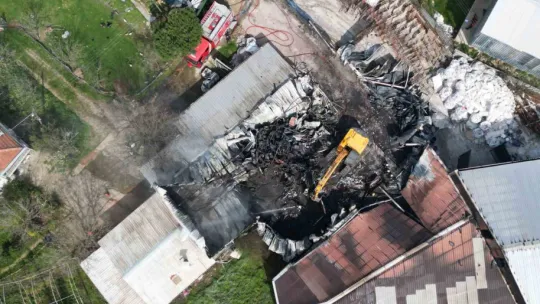 Kocaeli'deki fabrika küle döndü