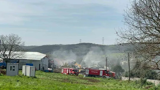 Kocaeli'deki fabrika küle döndü