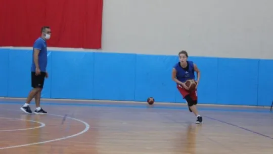 İşitme engelli Çağla, Kadınlar Basketbol Süper Ligi'nde bir ilki gerçekleştirecek!