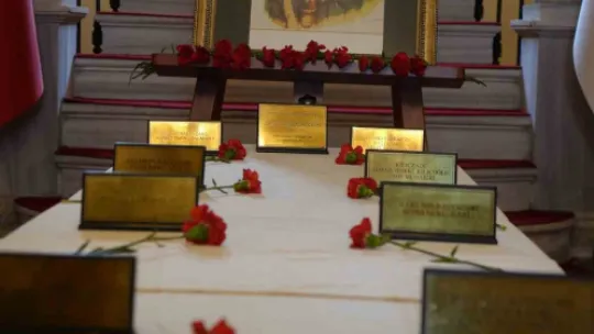 İsrail'in saldırısında bacağını kaybeden Gazzeli gazeteci meslektaşlarına seslendi