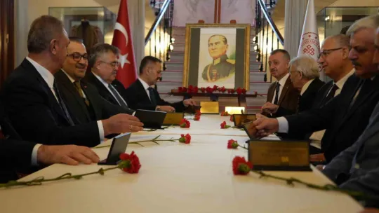 İsrail'in saldırısında bacağını kaybeden Gazzeli gazeteci meslektaşlarına seslendi