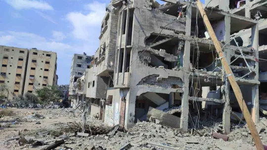 İsrail'in vurduğu Al-Karama Mahallesi'ndeki yıkım görüntülendi