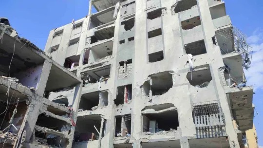İsrail'in vurduğu Al-Karama Mahallesi'ndeki yıkım görüntülendi