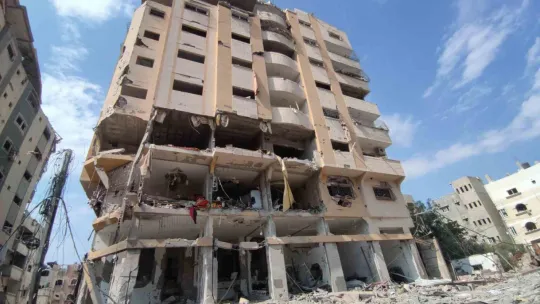 İsrail'in vurduğu Al-Karama Mahallesi'ndeki yıkım görüntülendi