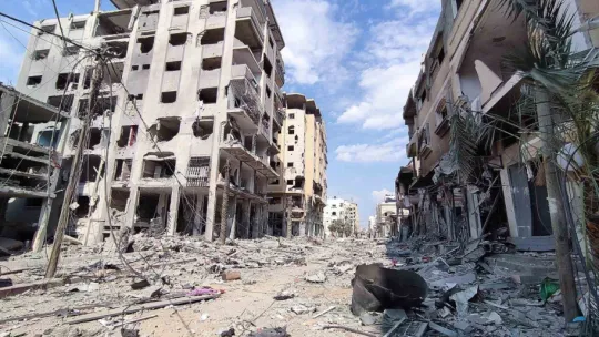 İsrail'in vurduğu Al-Karama Mahallesi'ndeki yıkım görüntülendi