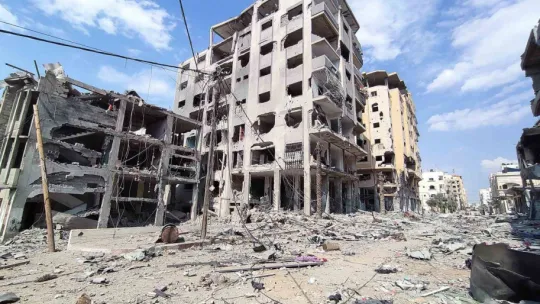 İsrail'in vurduğu Al-Karama Mahallesi'ndeki yıkım görüntülendi