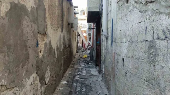 İsrail, Magazi Mülteci Kampı'nda çok sayıda binayı vurdu