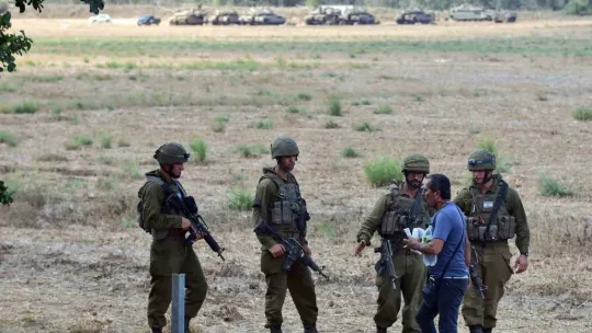 İsrail tankları, kara harekatı için Gazze sınırında bekliyor