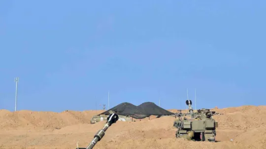 İsrail tankları, kara harekatı için Gazze sınırında bekliyor