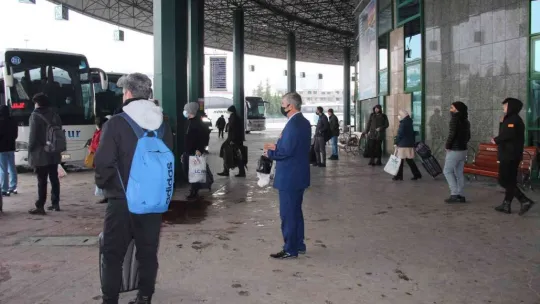 İstanbul'a girişler yasaklanınca otogarda yoğunluk