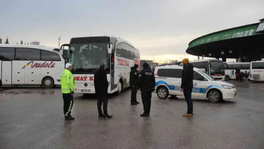 İstanbul'a girişler yasaklanınca otogarda yoğunluk