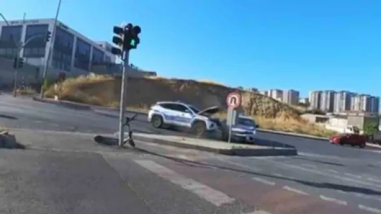 Korsan taksi ile trafik polisi aracı çarpıştı, 6 kişi yaralandı, sürücüye ceza yağdı