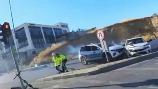 Korsan taksi ile trafik polisi aracı çarpıştı, 6 kişi yaralandı, sürücüye ceza yağdı