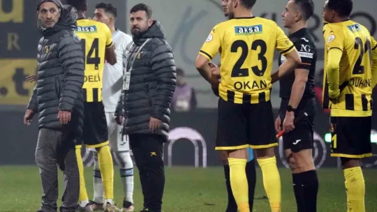 İstanbulspor Başkanı Sarıalioğlu, takımı sahadan çekti