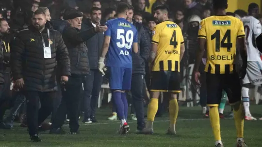 İstanbulspor Başkanı Sarıalioğlu, takımı sahadan çekti