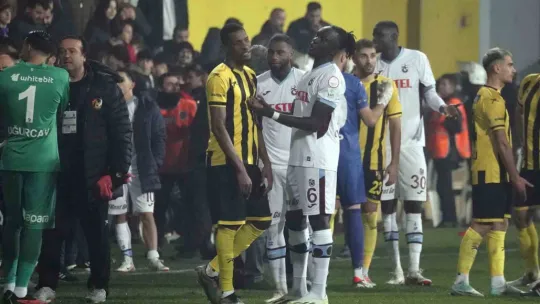İstanbulspor Başkanı Sarıalioğlu, takımı sahadan çekti