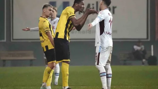 İstanbulspor Başkanı Sarıalioğlu, takımı sahadan çekti