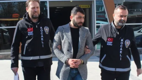İşten çıkarıldı, amirinin evini taradı!