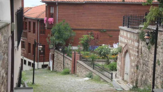 İstinat duvarındaki 241 yıllık tarih