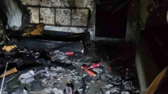 İtfaiye alevlerin arasına daldı
