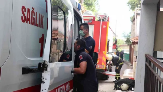 Biri bebek 3 kişi balkondan kurtarıldı!
