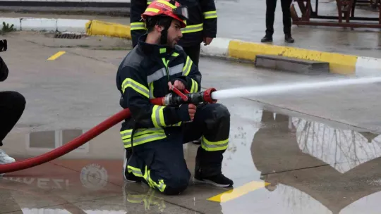 İtfaiye eri adayları zorlu parkurlarda yarışıyor
