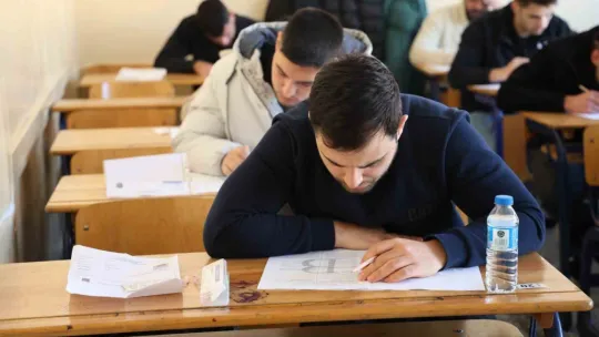 İtfaiye eri adayları zorlu parkurlarda yarışıyor