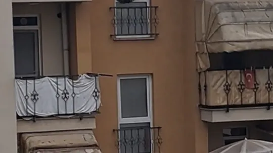 İtfaiye eri, oksijen maskesini vatandaşa verip hayatını kurtardı