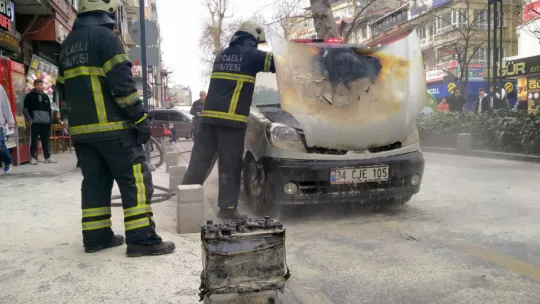 Vatandaş meraklı gözlerle olan biteni izledi