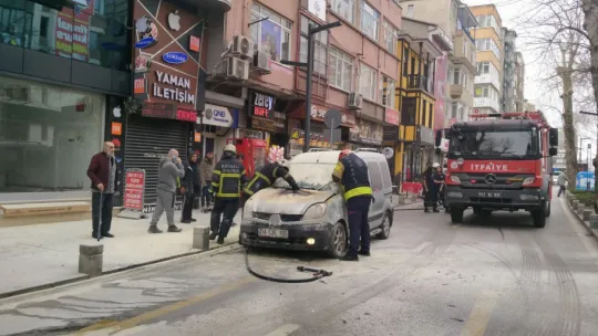 Vatandaş meraklı gözlerle olan biteni izledi