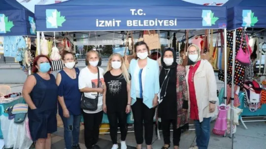 İZMEK el emeği pazarına büyük ilgi