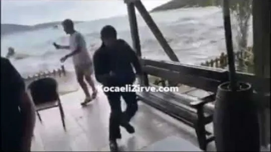 İzmir'deki tsunamiden yeni görüntüler!