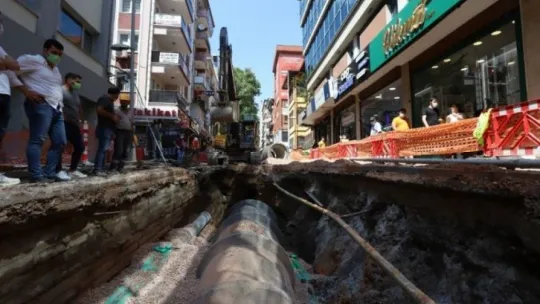 İzmit Alemdar Caddesi'nde çalışmalar sürüyor
