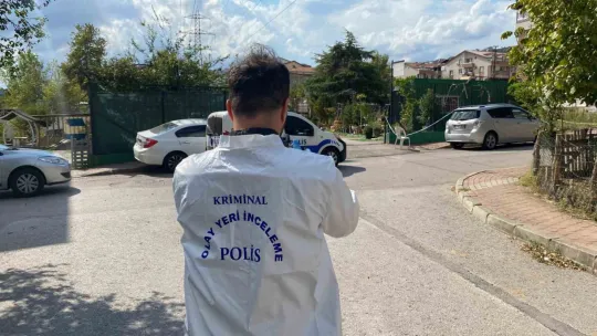 İzmit Belediyesi çalışanını, belediyeye ait mekanda vurup kaçtılar