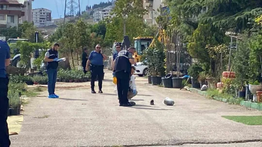 İzmit Belediyesi çalışanını, belediyeye ait mekanda vurup kaçtılar