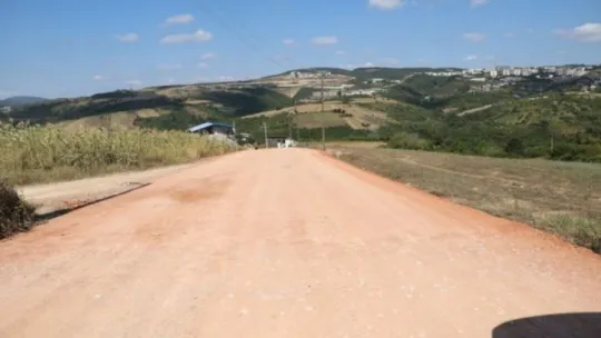 İzmit Belediyesi, Kabaoğlu Mahallesi'ndeki yolu yeniledi