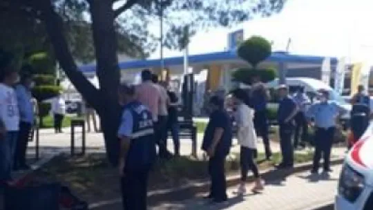 İzmit Belediyesi Zabıta ekipleri tezgah dağıtıyor!