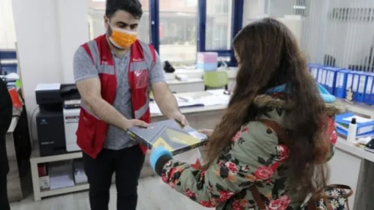 İzmit Belediyesinin eğitim desteğiyle öğrenciler tabletlerine kavuştu