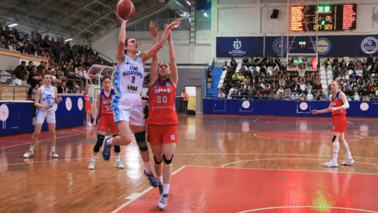 İzmit Belediyespor finale yükseldi