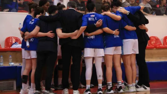 İzmit Belediyespor finale yükseldi