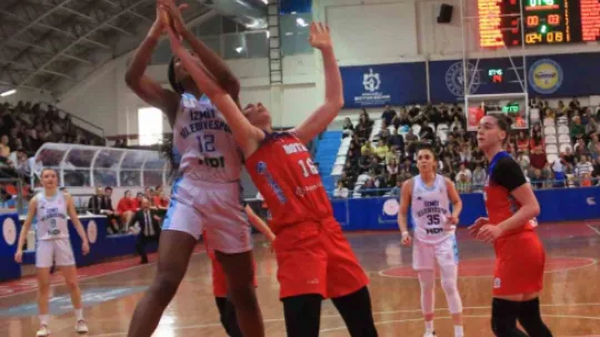 İzmit Belediyespor finale yükseldi