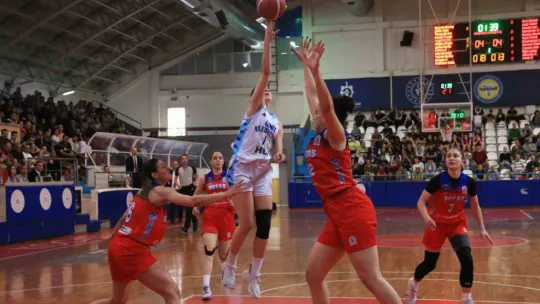 İzmit Belediyespor finale yükseldi