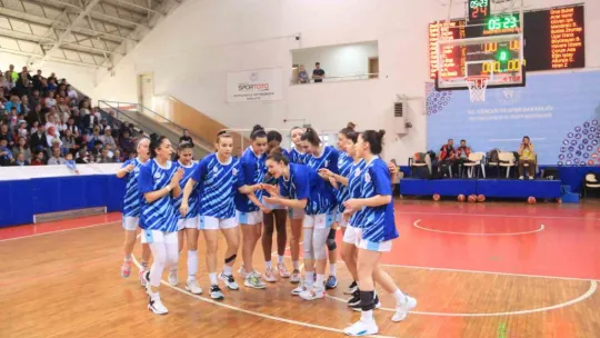 İzmit Belediyespor finale yükseldi